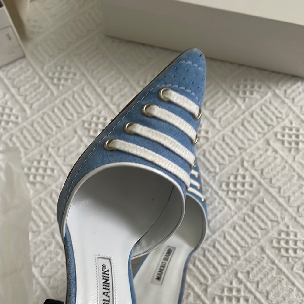 Manolo Blahnik Blue Suede sneaklo Heels - Picture 4 of 17